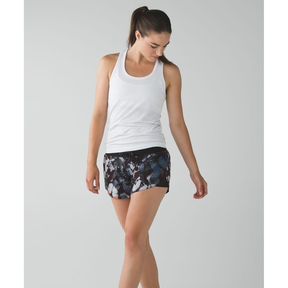 Lululemon Go‎ The Distance Shorts Women's 4 Biggie So Fly Butterfly Reversible